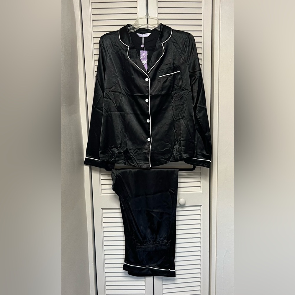 Cheibear Black Satin Pajama Set size medium New with tags